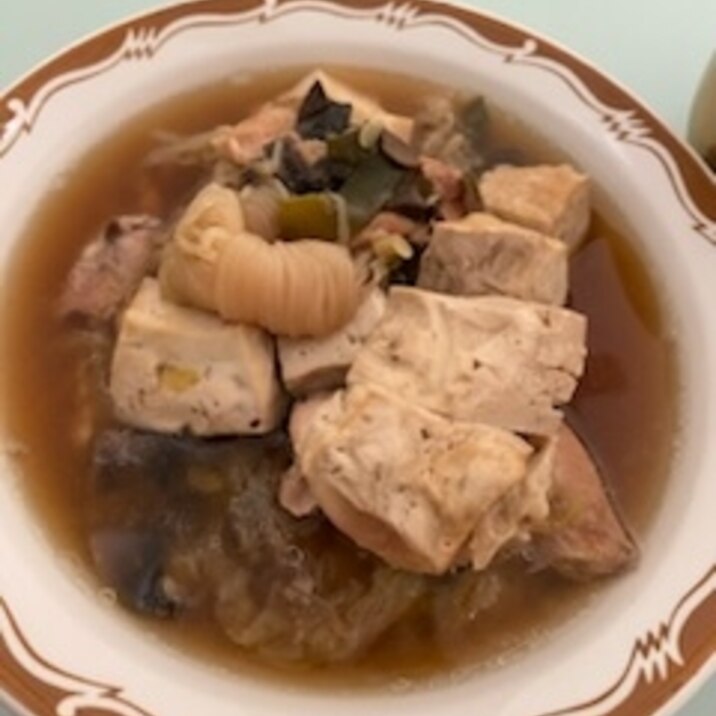 鶏肉と豆腐たっぷりの煮物